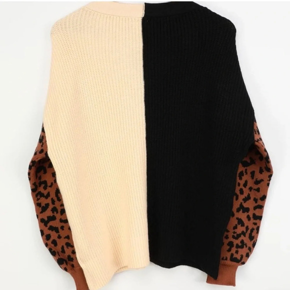 Dee Elly Black Cream Leopard Cheetah Contrast
Sleeve Cozy Sweater Size Small - Picture 2 of 6